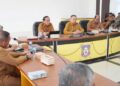 Gubernur Gusnar Ismail memimpin rapat evaluasi kesiapan LO PENAS Petani Nelayan XVII Tahun 2026 di Aula Rujab Gubernur Gorontalo, Senin (8/6). (Foto: Dok-Pemprov/Valen)