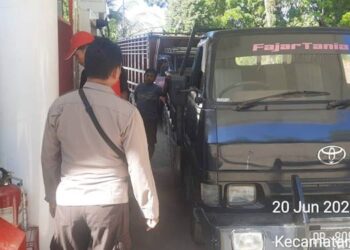 Pengawasan dilakukan oleh anggota Polri di lokasi SPBU Anggrek, guna mengantisipasi terjadinya gangguan Kamtibmas.