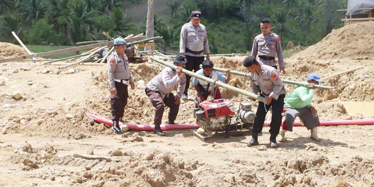 Personel Polres Boalemo melakukan penertiban pertambangan emas tanpa izin (PETI) yang ada di Dusun Sambati, Desa Dulupi, Kecamatan Dulupi.