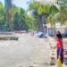 DEKATI PANTAI - Pihak berwenang di Gorontalo Utara memantau kondisi pasang surut air di Pelabuhan Kwandang, Senin (8/6). (ANTARA/Susanti Sako)