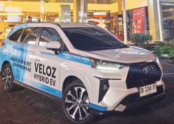 Toyota Veloz Hybrid EV menjadi salah satu model yang banyak diminati karena menawarkan efisiensi bahan bakar, kenyamanan, dan teknologi modern. (foto: dok-hasjrat toyota)