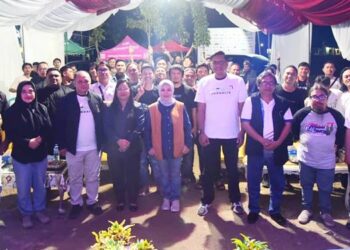 Wagub Idah Syahidah Rusli Habibie bersama para jurnalis saat penutupan Temu Jurnalis Gorontalo yang berlangsung di Wombohe Jurnalis, Jalan Taman Hiburan II, Kota Gorontalo, Sabtu (13/6) malam.
