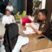 Empat tersangka dugaan penyelewengan dana koperasi karyawan Perumda Muara Tirta Kota Gorontalo saat ditahan Kejari Kota Gorontalo, Senin (8/6/2026). (Foto: Istimewa).
