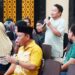 Perwakilan ahli waris Kisman Tilameo saat menyampaikan dua tuntutan ke Walikota Adhan Dambea terkait pemindahan pekuburan di eks Terminal 42 Andalas. Tuntutan itu disampaikan saat Rakor dan diskusi bersama para ahli waris di Aula Rumah Jabatan Walikota Gorontalo, Selasa (16/6/2026). (Foto: Istimewa).