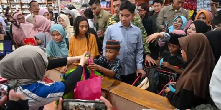 Wapres Ajak Ratusan Anak Panti Asuhan di Gorontalo ke Toko Buku, Borong Kebutuhan Sekolah