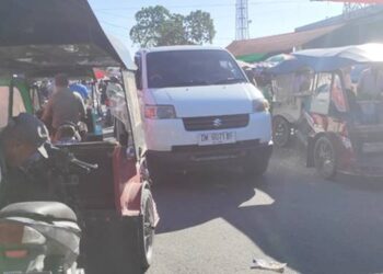 Kondisi kemacetan lalu lintas yang kian parah di kawasan pasar tradisional Terminal 42 Kota Gorontalo, Rabu (10/6/2026). (Foto: Roy/Gorontalo Post).