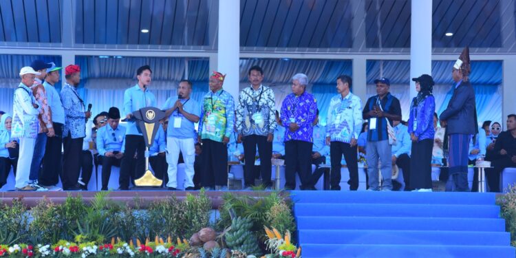 Dengar Keluhan Petani Saat Resmikan PENAS XVII, Gibran: Pihak Terkait Cari Solusi Secepatnya!  