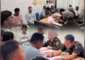 Penyerahan sepuluh tersangka Simon Cs serta barang bukti perkara PETI di Paguyaman Boalemo oleh penyidik Subdit Tipiter Polda Gorontalo ke Kejaksaan Negeri Boalemo.