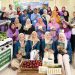 Foto bersama Ketua Tim Pengabdian Siti Choirul Dwi Astuti, Kepala Desa, Kader, ibu hamil dan Mahasiswa Sarjana Terapan Kebidanan Poltekkes Kemenkes Gorontalo pada kegiatan pengabdian kepada masyarakat yang berlangsung di Desa Dutohe Kec. Kabila Kabupaten Bone Bolango.Jumat, (10/7)