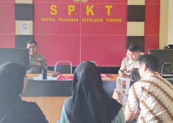 Korban penipuan arisan bodong melapor ke SPKT Polda Gorontalo, Senin (6/7). (F. Istimewa)