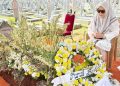 Wakil Gubernur Gorontalo Idah Syahidah Rusli Habibie saat berziarah ke makam Almarhum H. Rachmat Gobel di Taman Makam Pahlawan (TMP) Nasional Utama Kalibata, Jakarta Selatan, Ahad (12/7/2026). (Foto : dok-pemprov)