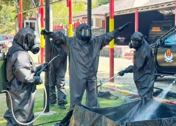 Hadapi Ancaman Bahan Berbahaya, Brimob Simulasi Dekontaminasi dan Evakuasi Korban
