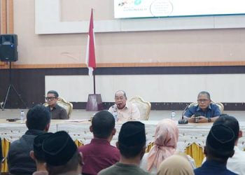 Wali Kota Gorontalo, Adhan Dambea, Wawali Indra Gobel, dan Sekda Ismail Madjid ketika memimpin Rakorev penyelenggaraan pemerintahan, pembangunan dan kemasyarakatan, Ahad (5/7/2026). (Foto: Prokopim)
