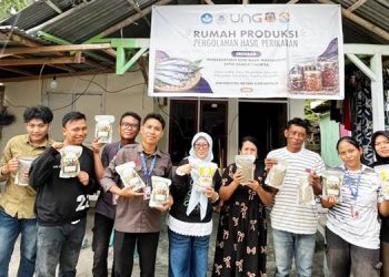 Dari Hama Menjadi Cuan, Tim Pengabdian UNG Latih Warga Produksi Tepung Ikan Sapu-sapu