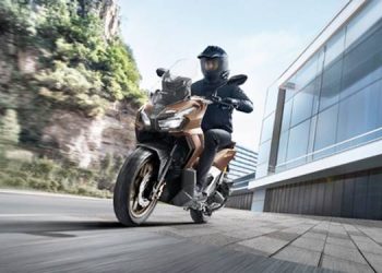Angin Kencang, Tetap Cari Aman!, Honda Tips Berkendara Motor agar Tetap Stabil di Jalan