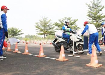 SAFETY RIDING - Yayasan Astra Honda Motor (Yayasan AHM) menyelenggarakan Safety Riding Camp 2026 yang diikuti, guru, siswa, dan mahasiswa dari berbagai wilayah di tanah air. (foto: dok-ahm)