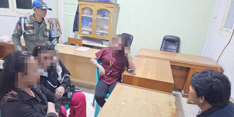 Basmi LGBT, Pesta Miras Transpuan Diangkut Satpol PP