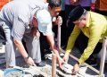 Peletakan batu pertama pembangunan Mahyani milik Oma Hano Bahu oleh Wali Kota Gorontalo, Adhan Dambea, Selasa (7/7/2026). (Foto: Prokopim)
