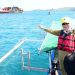 PERTAMA DI SULAWESI - Proyek sambungan listrik dengan sambungan kabel bawah laut untuk Pulau Dudepo, Gorontalo Utara mulai dibangun. Wakil Gubernur Idah Syahidah memantau langsung progresnya, Selasa (7/7). (Foto – Nova/ Diskominfotik)