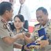Kapolres Pohuwato, AKBP H. Busroni,S.I.K.,M.H. mendampingi personel Polres Pohuwato yang berhasil meraih prestasi dalam lomba cerdas cermat KUHP dan KUHAP baru.