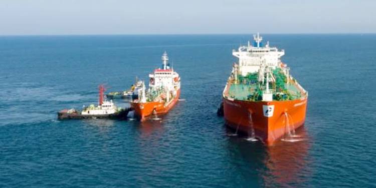 Perkuat Distribusi B50 di Sulawesi, Pertamina Operasikan Ship to Ship Kolonodale