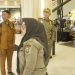 Satpol PP Kota Gorontalo ketika menggelar razia ASN yang keluyuran saat jam kerja. (Foto: Kominfo)