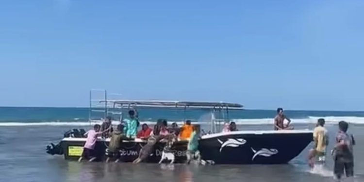 11 WNA Ditemukan Selamat, Satu Awak Kapal Masih Hilang di Teluk Tomini