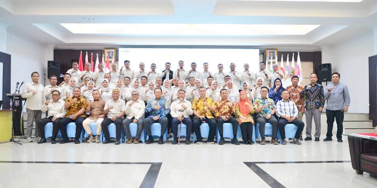 Gubernur Gusnar Ismail Berangkatkan Peserta Studi Lapangan PKA ke Tomohon