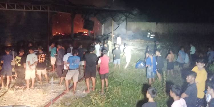 Gudang Safi Jaya Meubel di Limboto Barat Ludes Terbakar, Kerugian Ditaksir Capai Ratusan Juta Rupiah