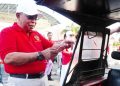 Adhan-Indra Bagikan 10 Ribu Bendera Merah Putih, Simpang Kantor Pos Berubah Jadi Lautan Kebangsaan