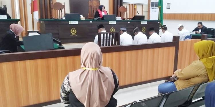 Vonis Sepuluh Terdakwa PETI Ditunda