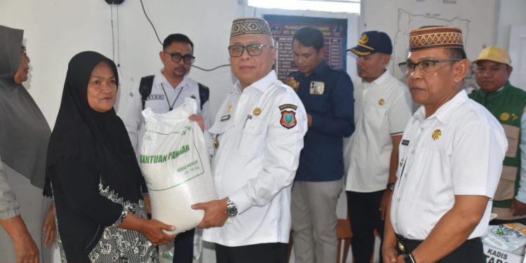 Beras CPP dan Bibit Jagung Dibakukan, Bupati Ingatkan Petani Jangan Buru-buru Menanam