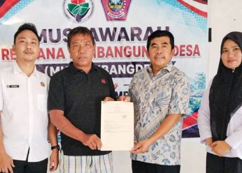 Perusahaan BJA Group bersama Kantor Pertanahan Kabupaten Pohuwato kembali menyerahkan Serifikat Tanah kepada warga Pemilik Tanah disekitar Jalan Akses PT Inti Global Laksana (PT IGL)
