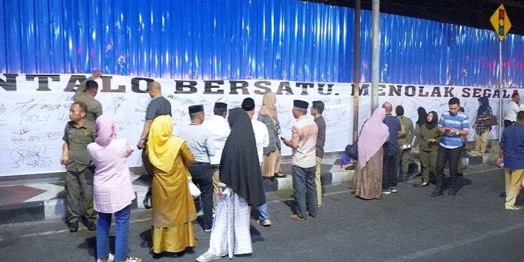 Polemik Rumah Jawatan, Lewat Petisi Warga Bela Adhan