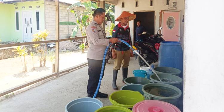PMI-BPBD, Polisi Turun Tangan, 48 KK di Tilongkabila Sulit Air Bersih