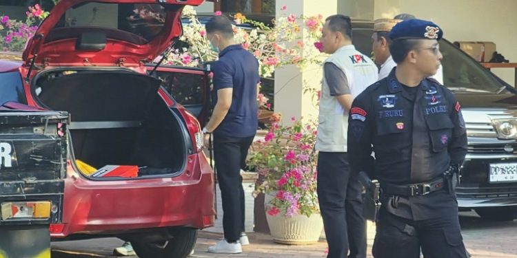 Lima Jam KPK Geledah Rumah Haji Pulu di Liluwo, Diduga Terkait Korupsi Bupati Bolmut