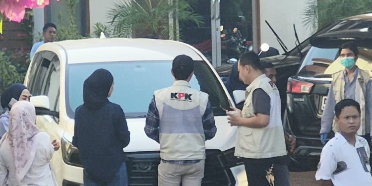 BREAKING NEWS: KPK Geledah Rumah Mewah  di Liluwo Gorontalo, Diduga Milik Seorang Pengusaha