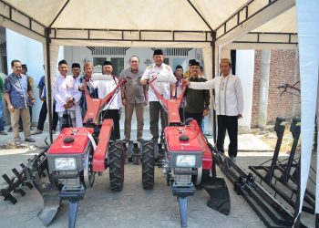 Gubernur Gusnar Bagikan 153 Alsintan untuk Petani di Kabupaten Gorontalo, Akses Sentra Juga Pertanian Diperkuat