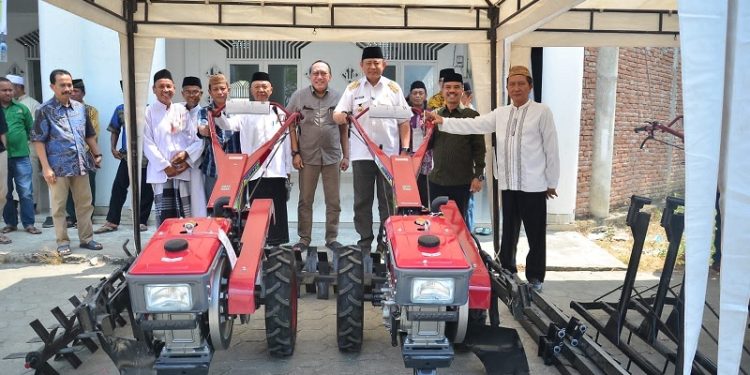 Gubernur Gusnar Bagikan 153 Alsintan untuk Petani di Kabupaten Gorontalo, Akses Sentra Juga Pertanian Diperkuat
