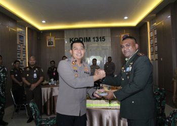HUT ke 81 TNI: Kapolres Gorontalo dan Kajari Bawa Tumpeng ke Makodim, TNI-Polri-Kejaksaan Perkuat Kebersamaan