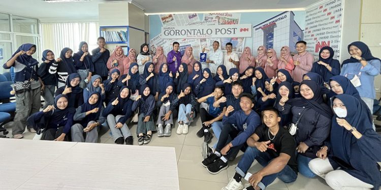 Kunjungan Industri: Siswa SMKN 1 Boalemo Geruduk Gorontalo Post